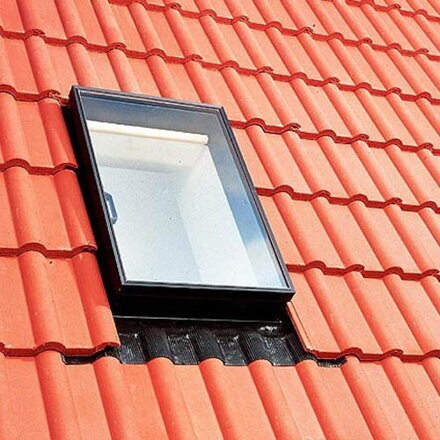 Strešný výlez VELUX GVT 0000Z 54x83 cm